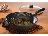 Сковорода-вок из алюминия со стеклянной крышкой и двумя ручками, 32 см, Черная Swiss Diamond XD Classic+ Induction